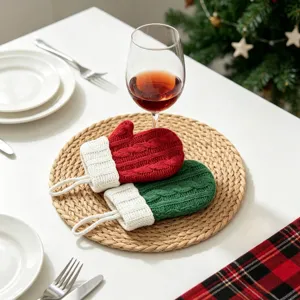 Weihnachtliche Strick Handschuh Bestecktasche Tischdeko rot grün festlich Besteckhülle