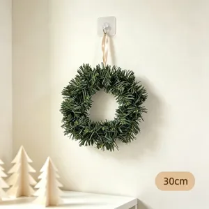 Ghirlanda di pino di Natale artificiale con nastro, dettaglio decorazione murale da 30 cm.