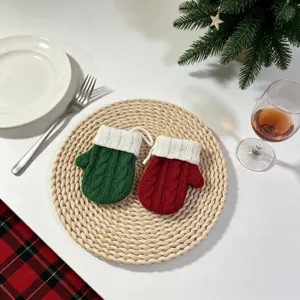 Weihnachts Mini Strick Handschuh Bestecktasche Set, festliche Tischdeko für Party.