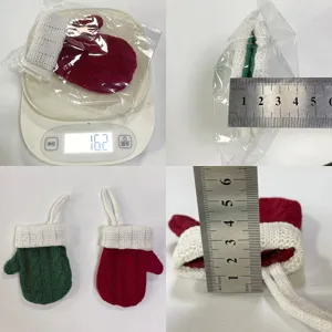 Weihnachts Mini gestrickte Fäustlinge Bestecktasche, festliche Tischdeko für die Feiertage.