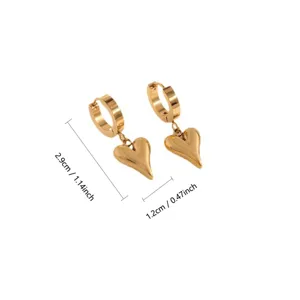 Minimalistische Herz-Anhänger Creolen aus Edelstahl, stilvoller Damenschmuck für jeden Tag.
