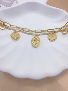 Doppelreihige goldene Kette mit Herzschloss und Kreuz Anhänger Damen Modeaccessoire.