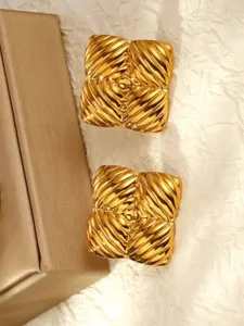 Exaggerierte goldene Muschel-Design Titanstahl Ohrringe für Damen, stilvoller Damenschmuck.