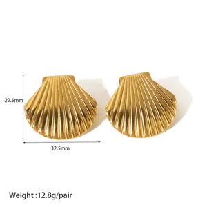 Goldene Muschel Ohrringe für Damen, elegantes übertriebenes Titanstahl Schmuckdesign.