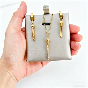 Vergulde strass-nagel ketting en oorbellen sieraden set voor dames modeaccessoires