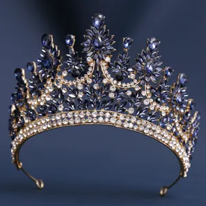 Luxus Barock blaue Kristall Krone Detail, elegante Braut Tiara Haaraccessoire Hochzeit.