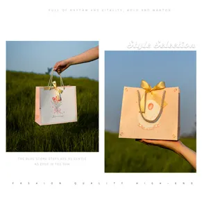Bolsa de regalo de papel tulipán rosa con lazo amarillo, gran bolso para envolver.