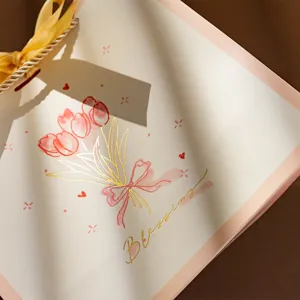 Bolsa de regalo de papel con tulipanes, bolso de mano grande y elegante para fiestas y eventos.