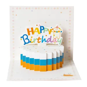 Tarjeta de felicitación de cumpleaños 3D creativa con diseño de pastel y deseos coloridos.
