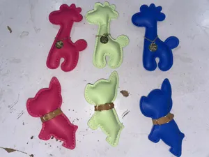Leder Giraffe und Bulldogge Tasche Anhänger, süße Tier Handtasche Deko und Handyhüllen Zubehör.