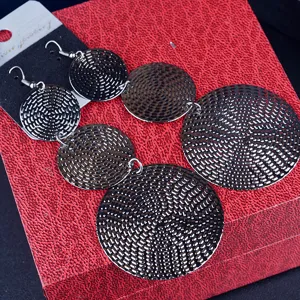 Boucles d'oreilles pendantes en métal circulaire multicouche style rétro pour femmes chic