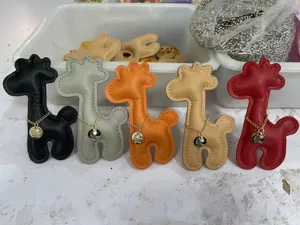 Leder Giraffe Taschenanhänger süße Tier Schlüsselanhänger Accessoires für Handtasche Dekoration.