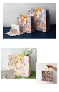Exquisitas bolsas de regalo de papel floral con asas de cinta y tarjetas de felicitación