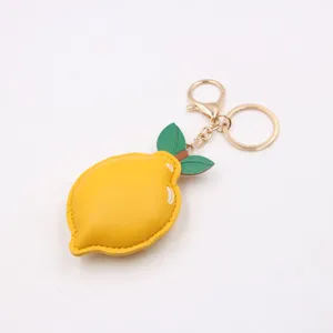 Porte-clés mignon en cuir PU en forme de citron avec anneau métallique pour sac.
