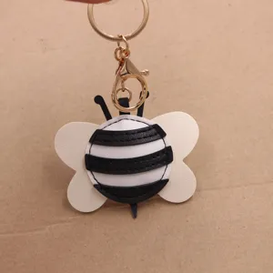 Süßer 3D Bienen Leder Schlüsselanhänger und Taschenanhänger mit goldenen Metall Accessoires.