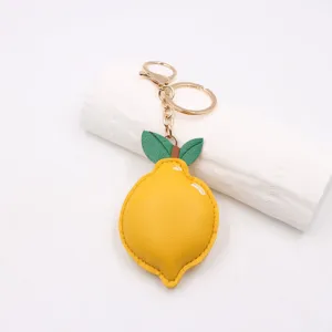 Porte-clés mignon en cuir PU citron jaune avec feuilles vertes et anneau en métal doré.