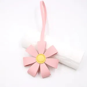 Colgante de bolso de margarita de cuero rosa llavero lindo accesorio pendiente floral