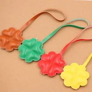 Pendentif porte-clés en cuir trèfle à quatre feuilles porte-bonheur accessoire de sac