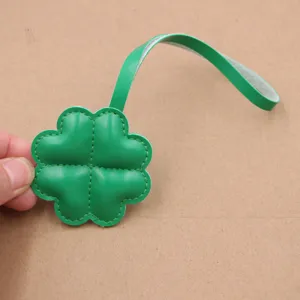 Trèfle à Quatre Feuilles en Similicuir Créatif Pendentif Sac Porte-Clés Voiture Décoration Suspendue Sac à Main Accessoire Vêtement