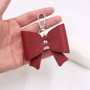 Rode leren strik sleutelhanger schattige tas bedel metalen sluiting accessoire leuk