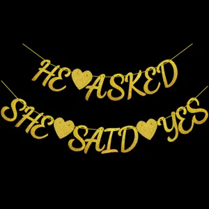 Striscione glitterato He Asked She Said Yes per decorazione di festa di fidanzamento