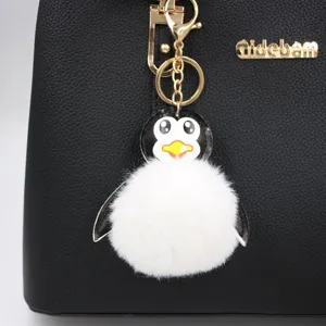Portachiavi con Palla di Peluche a Forma di Pinguino Simpatico Ciondolo da Borsa in Pelliccia Artificiale in Pelle Patchwork