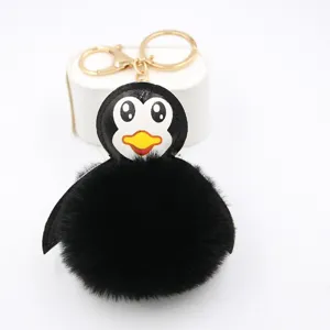 Simpatico portachiavi con pompon di pinguino nero, morbido ciondolo per borsa e auto.