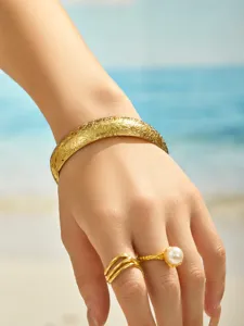 18k gold plated stainless steel frosted wide cuff bracelet, elegant court style wrist jewelry for women.