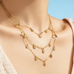 Mehrteilige mehrschichtige Halskette aus vergoldetem Edelstahl für elegante Damenmode.
