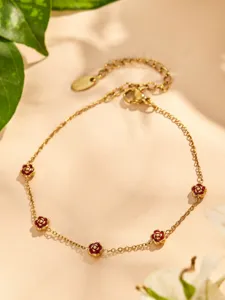 Pulsera de cadena de acero inoxidable chapado en oro 18k con encantadores dijes de rosas rojas.