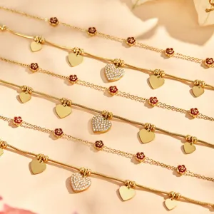 Pulsera de cadena de acero inoxidable chapado en oro corazón circonita y flor roja