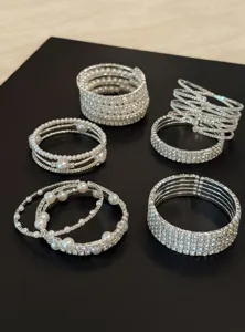 Ensemble de bracelet multicouche strass perle pour femmes, accessoire de mode élégant.