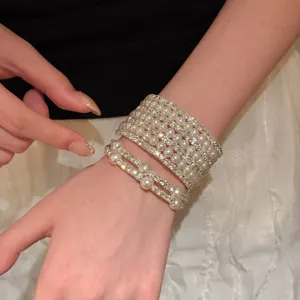 Élégant bracelet multicouche perles strass style rétro de cour bijoux de main luxueux femmes