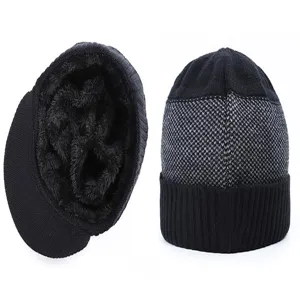 Bonnet tricoté chaud d'hiver doublé de polaire avec visière pour homme et femme.