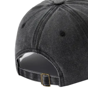 Berretto da baseball slavato grigio scuro vista posteriore, dad hat con fibbia in metallo.