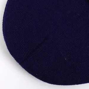 Gorro de punto de acrílico azul marino liso otoño invierno detalles cálidos casuales