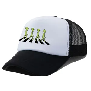 Zomer mode trucker pet met grappige alien print en ademend mesh achterkant ontwerp.