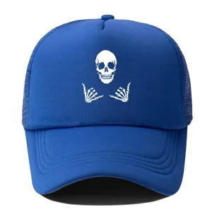 Casquette trucker bleue motif tête de mort, chapeau de soleil streetwear respirant style hip hop.