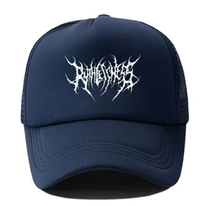 Casquette de baseball trucker bleu foncé avec filet et imprimé graphique style métal.