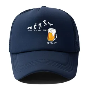Donkerblauwe trucker cap met grappige week evolutie en bierbeker grafische print.