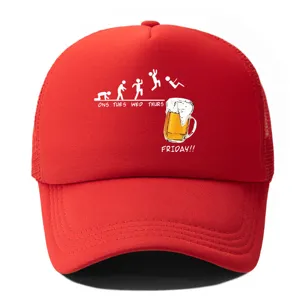 Rode mesh truckerpet detailweergave met grappige week evolutie en bier grafische print.
