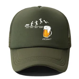 Legergroene mesh honkbalpet met grappige evolutie bier opdruk en ademend schuim voorpaneel.