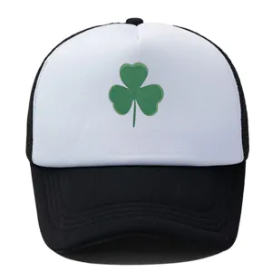 Grüne Kleeblatt Muster atmungsaktive Mesh Baseball Cap für den sommerlichen Sonnenschutz.