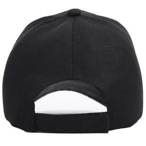 Casquette de baseball noire unie, design classique et épuré avec sangle réglable.
