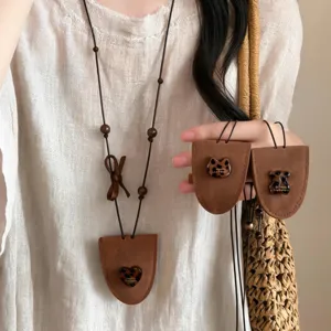 Braune Leder Bär Anhänger Halskette süßer cooler Stil Schlüsselbein Kette Schmuck Damen