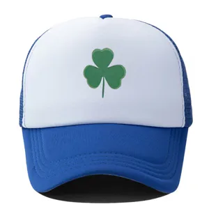 Blau-weiße Mesh Trucker Cap mit grünem Kleeblatt Print, atmungsaktive Sommer Baseball Kappe.