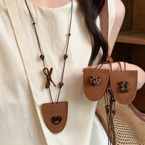 Maillard braune Leder Brille Clip Anhänger Halskette süß cooler Stil Schlüsselbein Kette