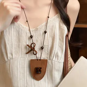 Braune Leder Bär Brille Clip Anhänger Halskette süße coole Stil Schlüsselbein Kette Detail