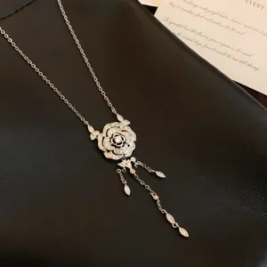 Collier gland fleur zircon mode chaîne clavicule élégant accessoire bijoux ton argent