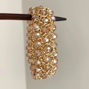 Anillo cuentas cristal tejido hilo oro vintage joyas hechas mano detalle accesorio estilo